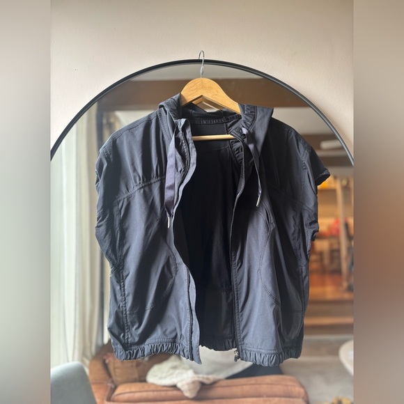 LULULEMON | short sleeve nylon jacket | size 6 - Picture 3 of 3